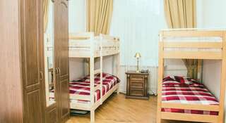 Гостиница Like Хостел Краснодар Краснодар Кровать в общем 6-местном номере для женщин-2